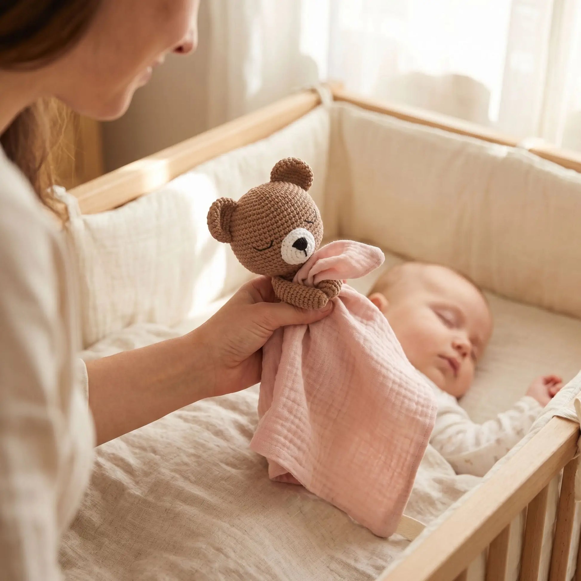 doudou bebe rose dort maman