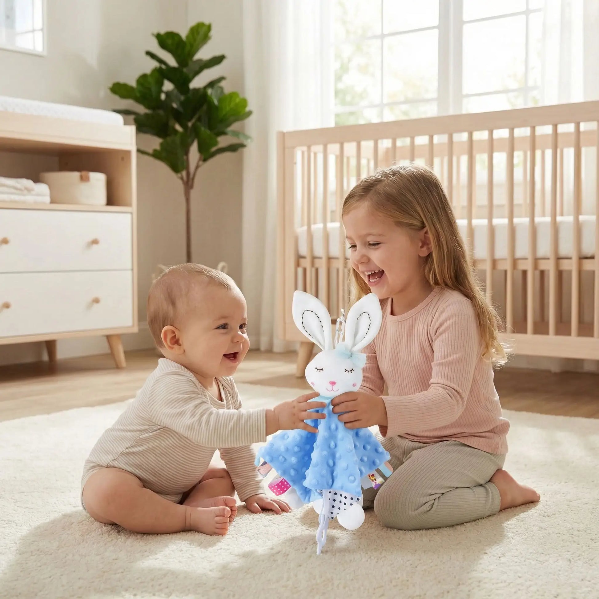 doudou lapin bleu soeur bebe