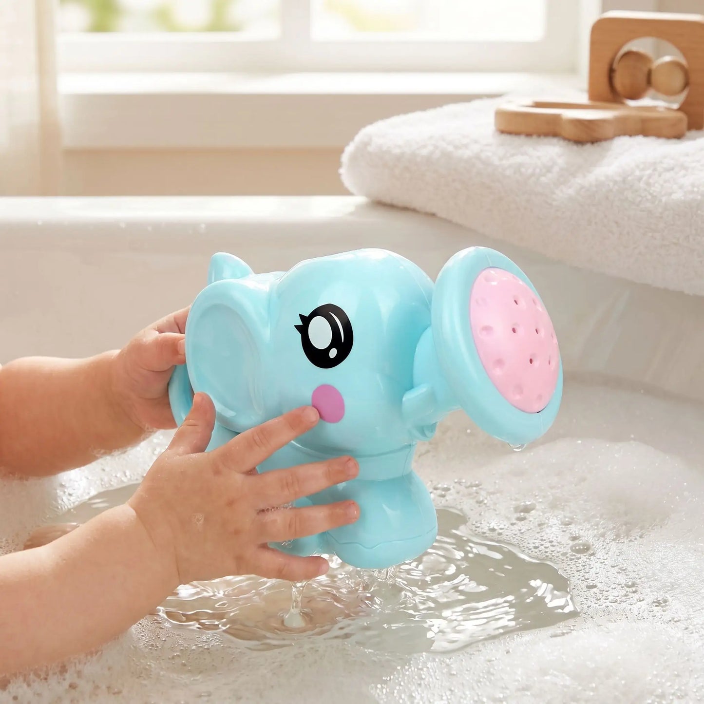 jouet baignoire bebe elephant main bebe