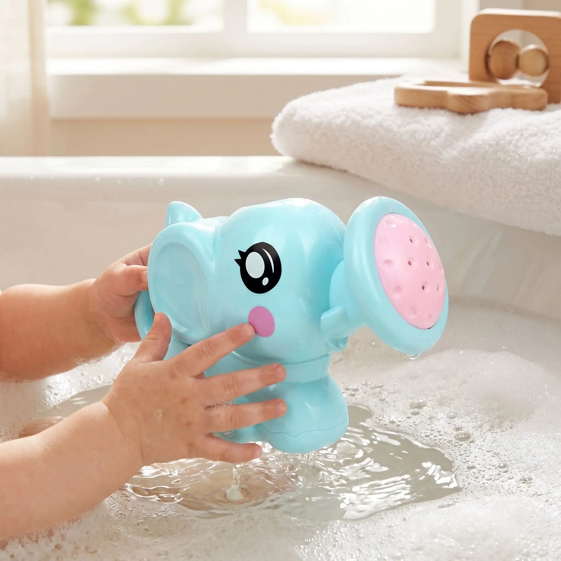 jouet baignoire bebe elephant main bebe