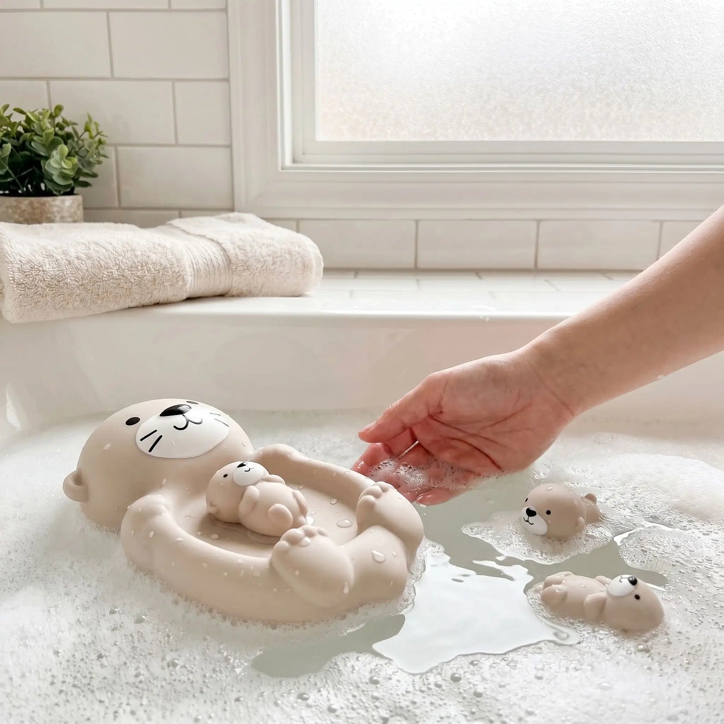 jouet bain bebe loutre main bain