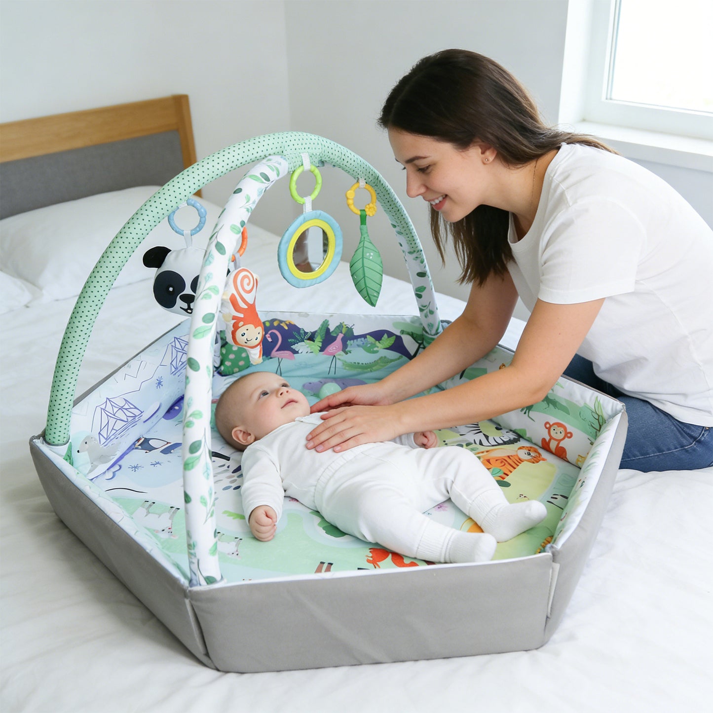 tapis deveil bebe maman touche bebe ventre