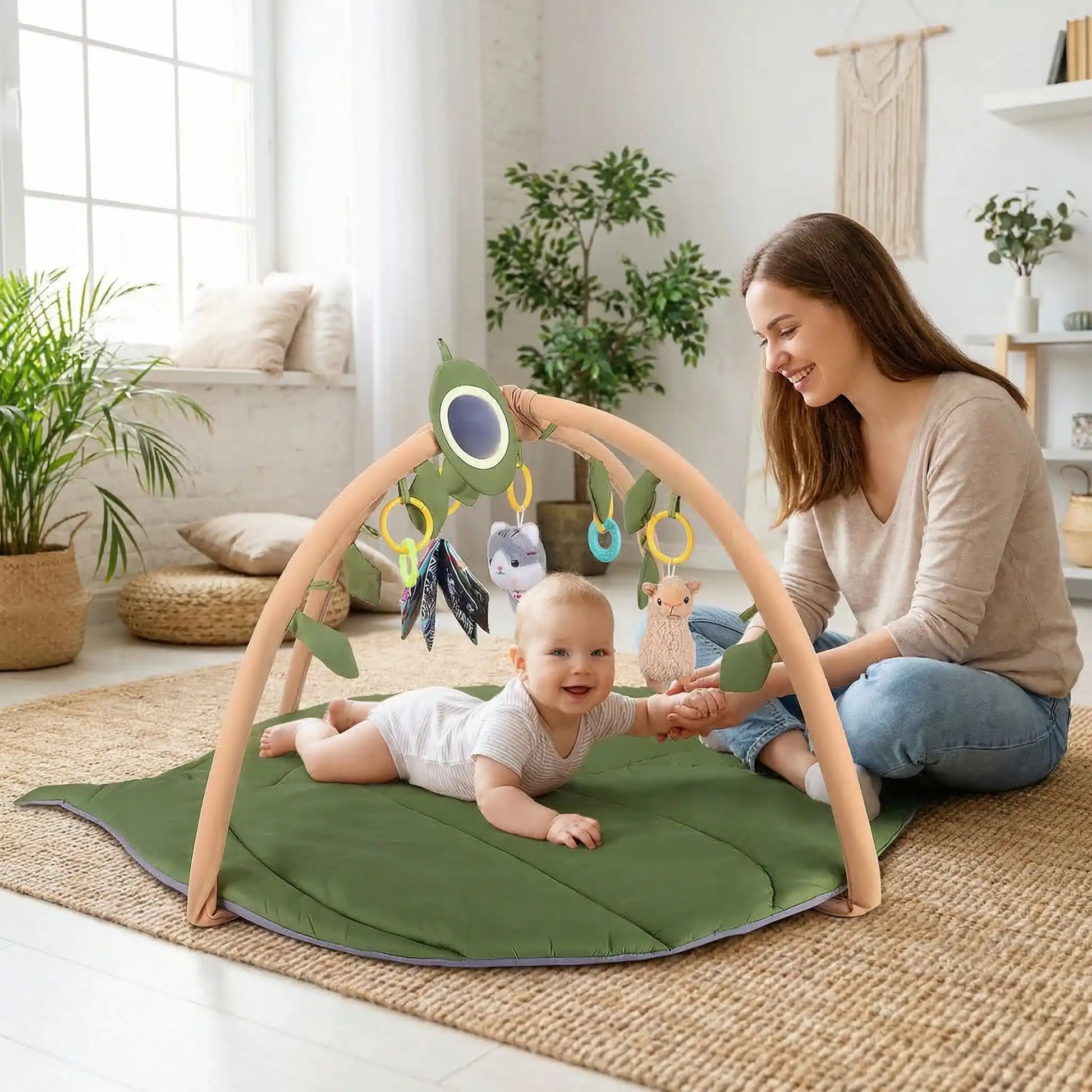 tapis d eveil vert salon maman bebe